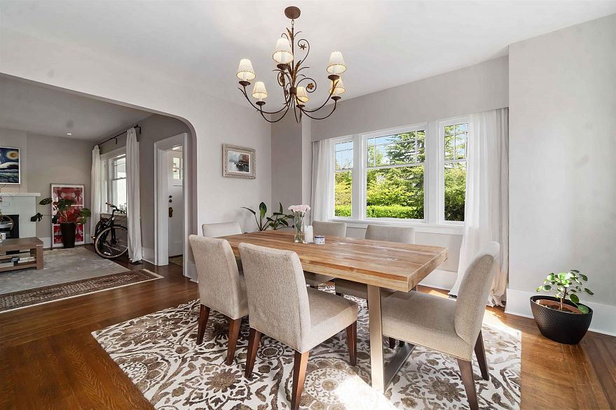 1120 Devonshire Crescent