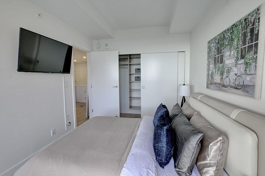 3809 1480 Howe Street