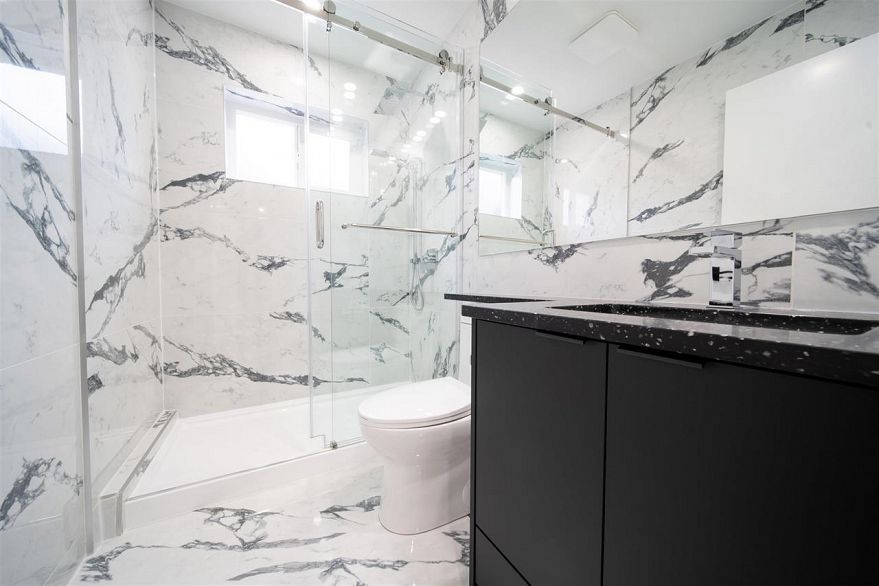 2 3576 E Pender Street