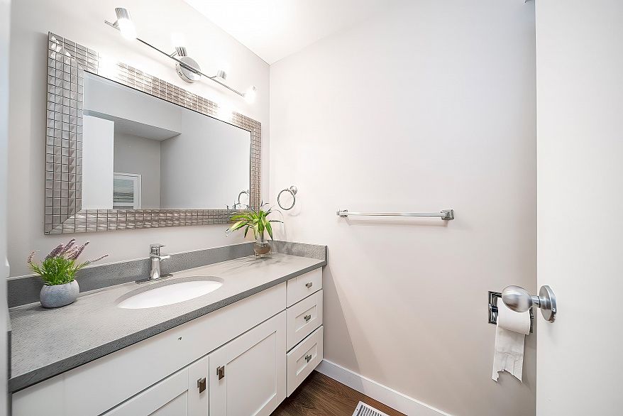 72 3180 E 58th Avenue