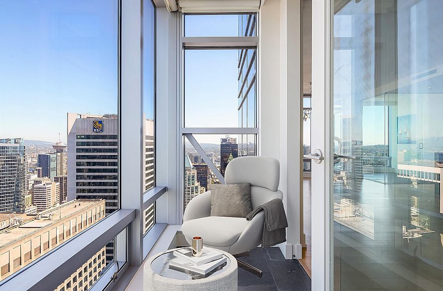 4304 1111 Alberni Street