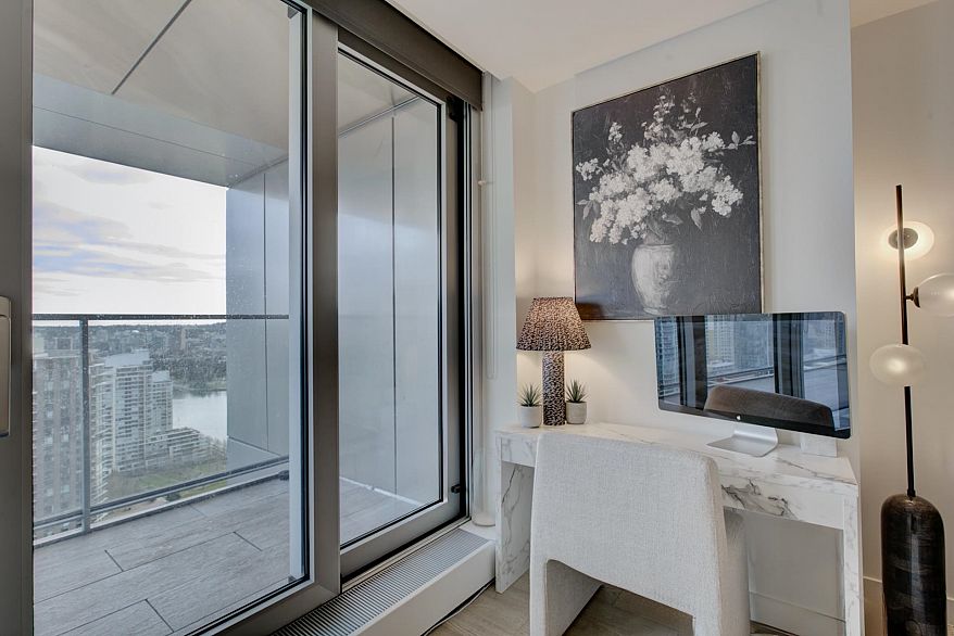 3809 1480 Howe Street