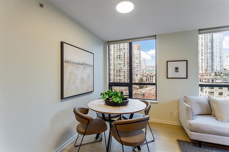 1109 909 Mainland Street