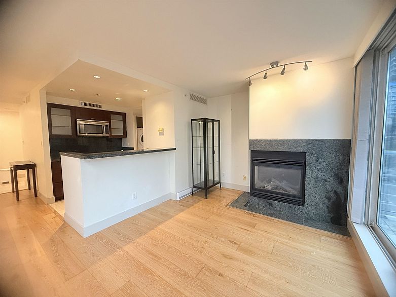 607 590 Nicola Street