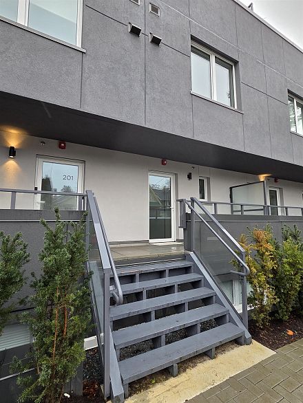 202 2075 E 1st Avenue