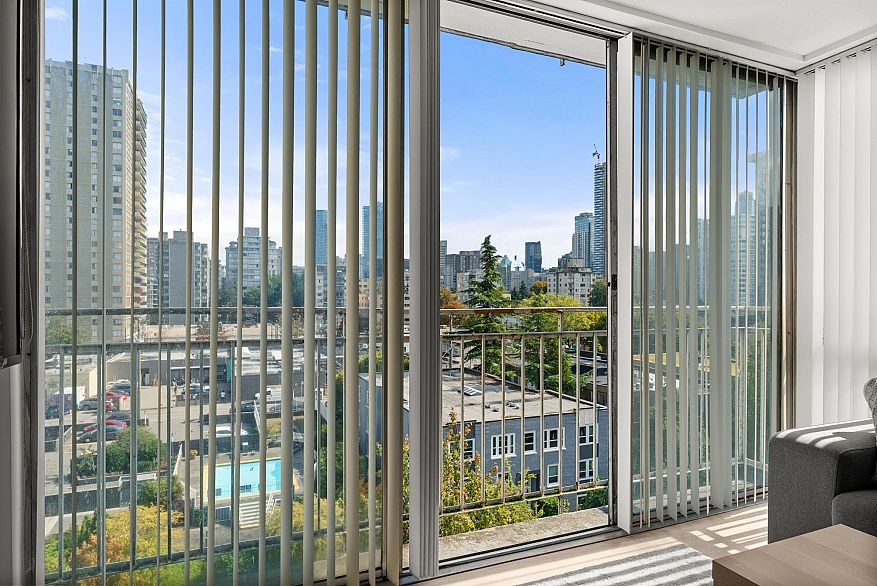 806 1250 Burnaby Street