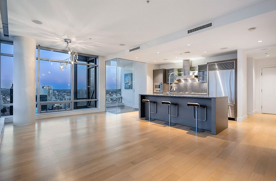 4304 1111 Alberni Street