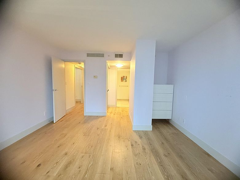 607 590 Nicola Street