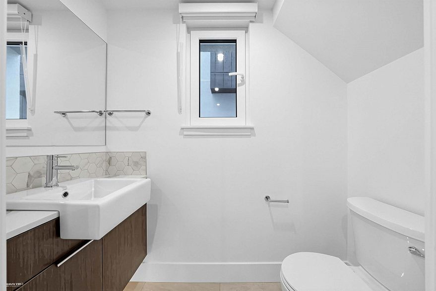 202 2075 E 1st Avenue