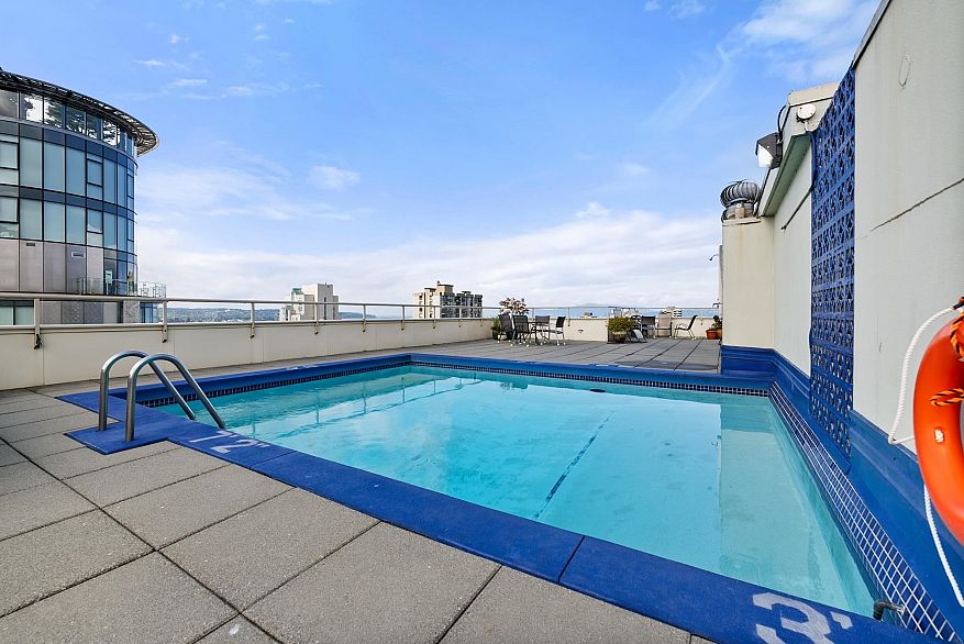 806 1250 Burnaby Street