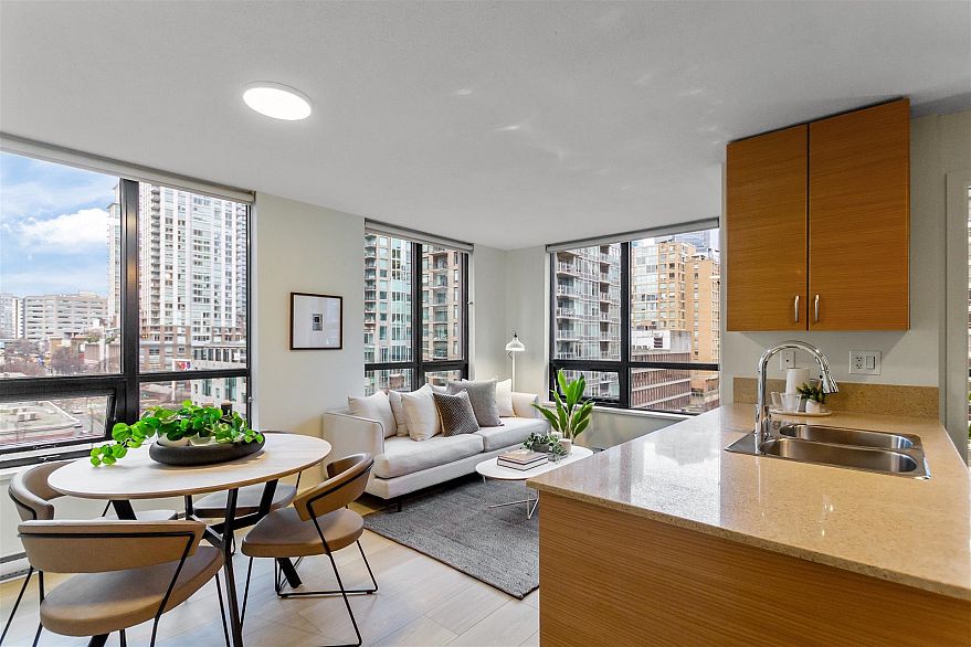 1109 909 Mainland Street