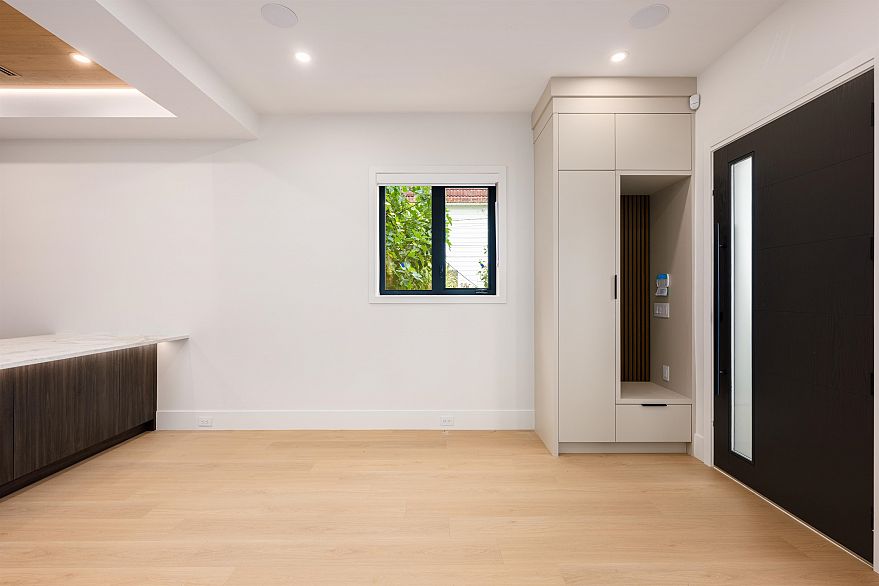 2 3466 Franklin Street