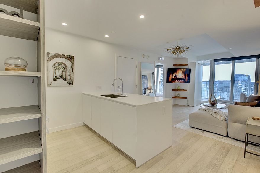 3809 1480 Howe Street