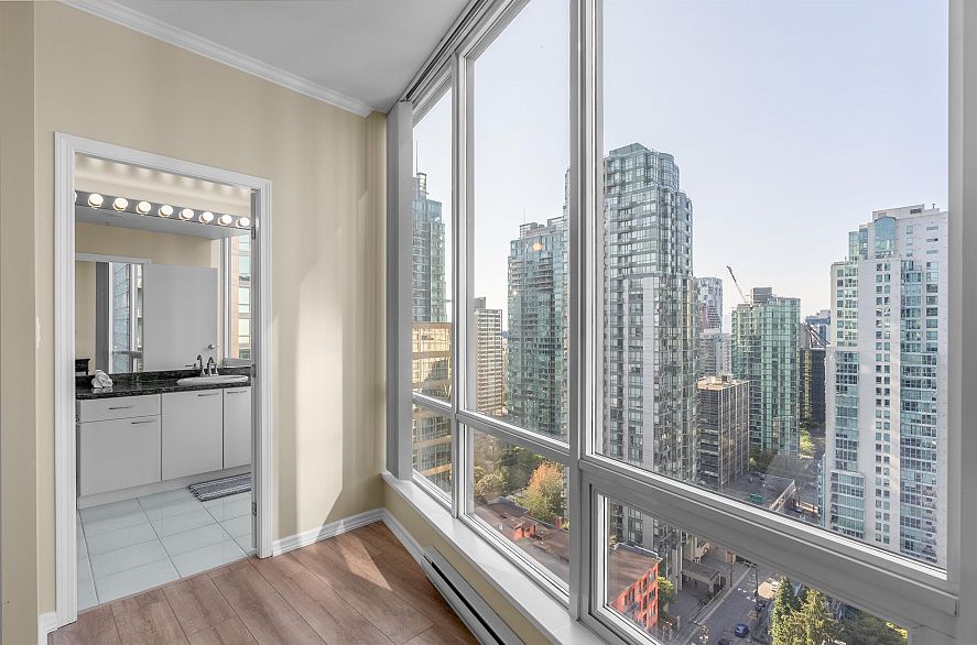 2702 1166 Melville Street