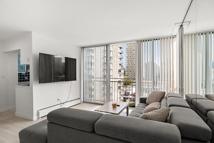 806 1250 Burnaby Street