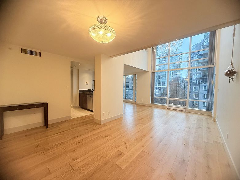 607 590 Nicola Street