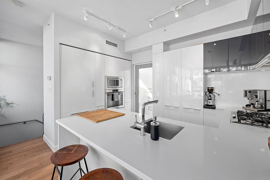 711 108 E 1st Avenue