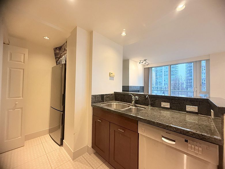 607 590 Nicola Street