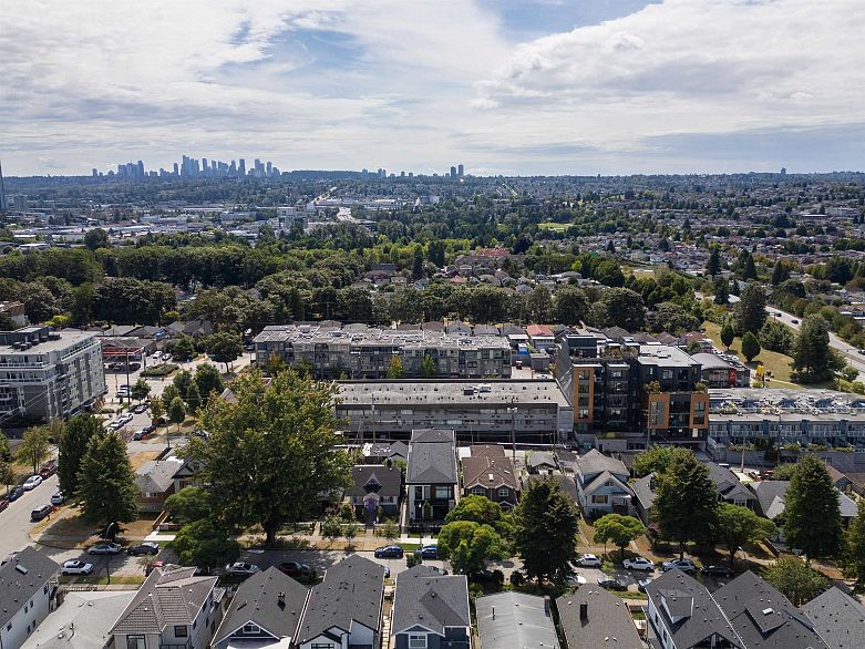 2 3466 Franklin Street