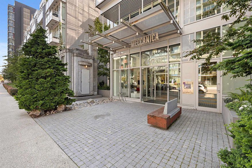 711 108 E 1st Avenue