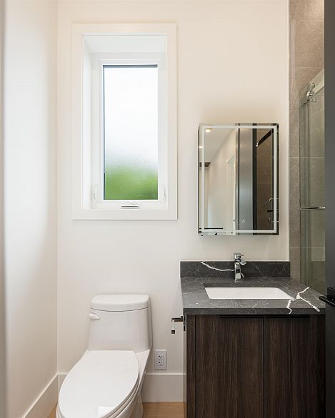 2 3466 Franklin Street