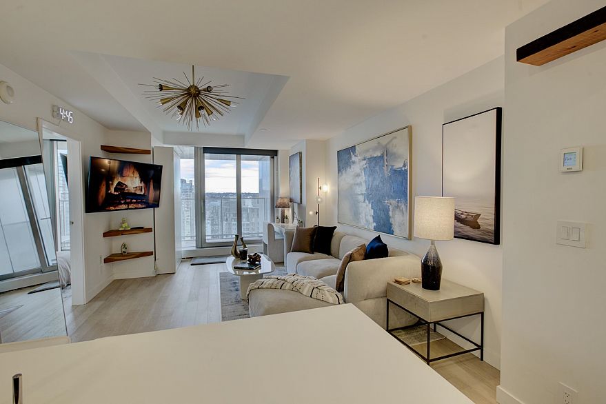 3809 1480 Howe Street