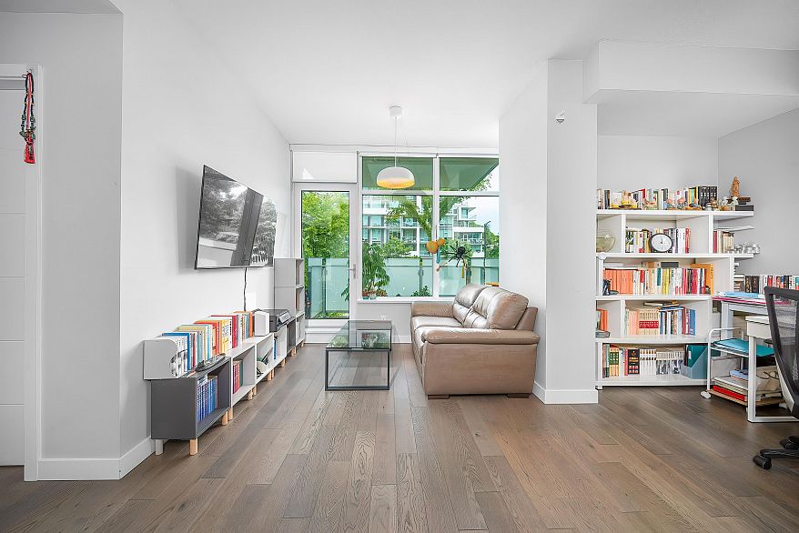 209 4963 Cambie Street