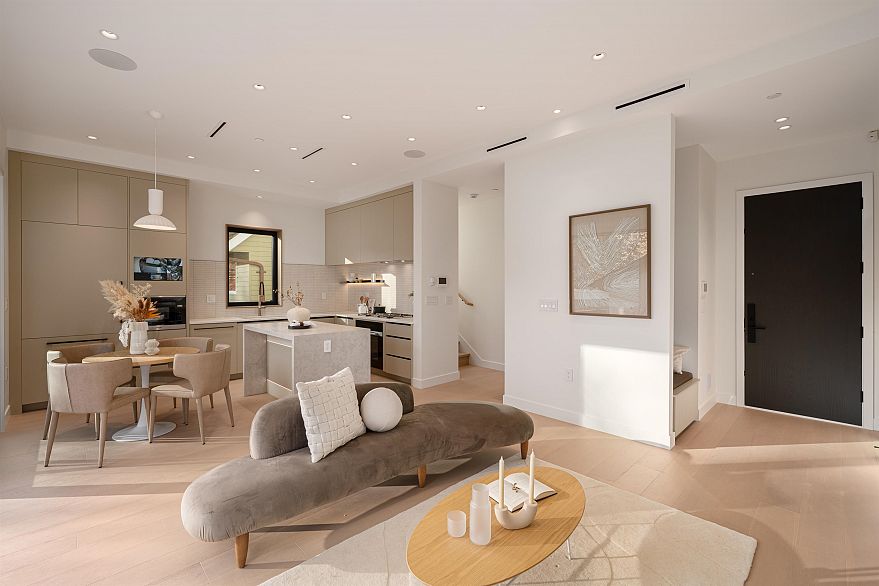 2 4018 W 21st Avenue