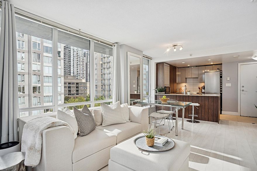 811 1088 Richards Street