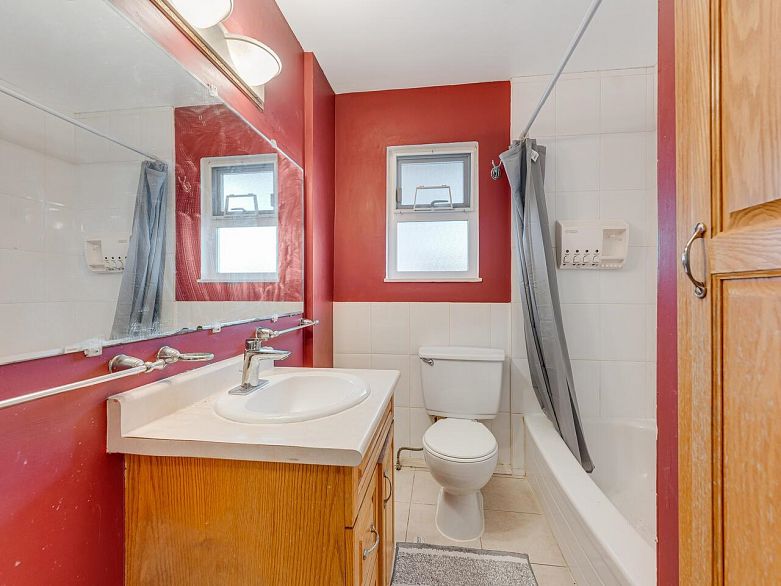 6979 Gladstone Street