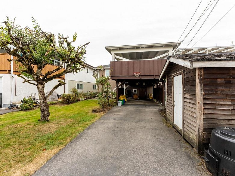 6979 Gladstone Street