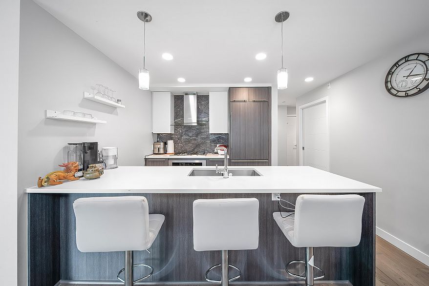 209 4963 Cambie Street