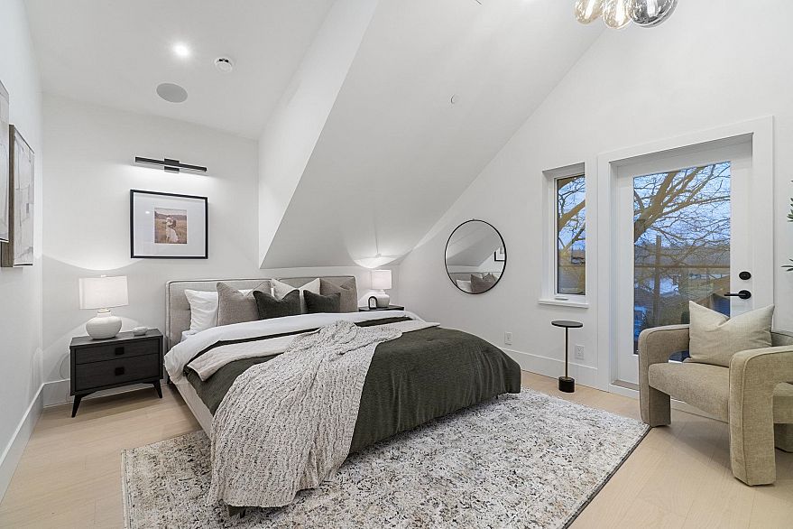 1 1945 E 13th Avenue