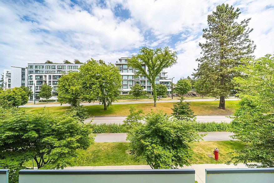 209 4963 Cambie Street