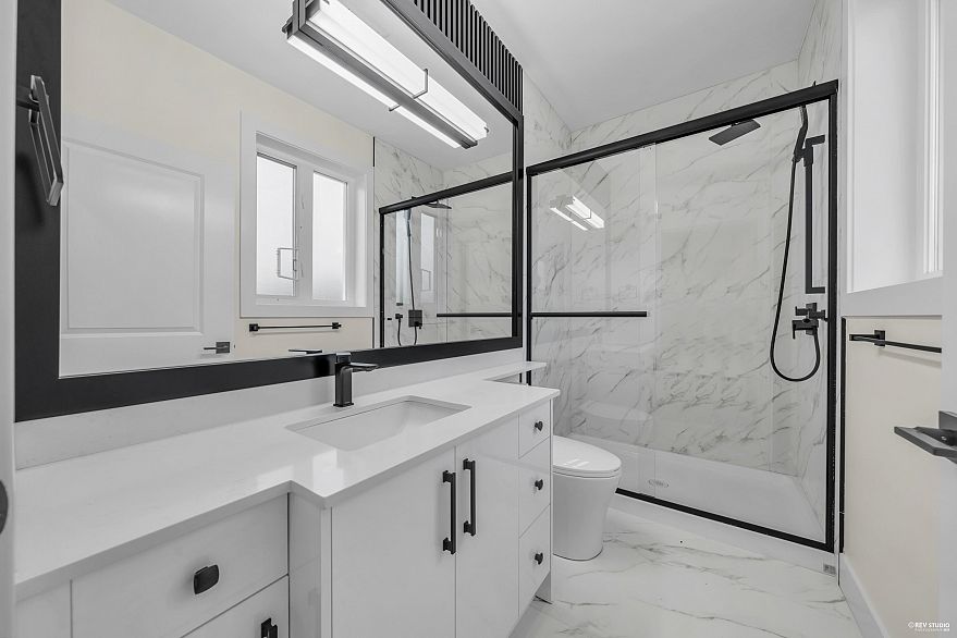 3 3090 Vanness Avenue