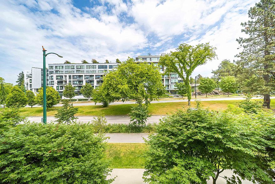 209 4963 Cambie Street