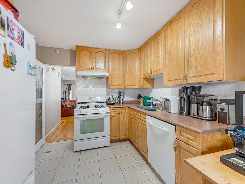 6979 Gladstone Street