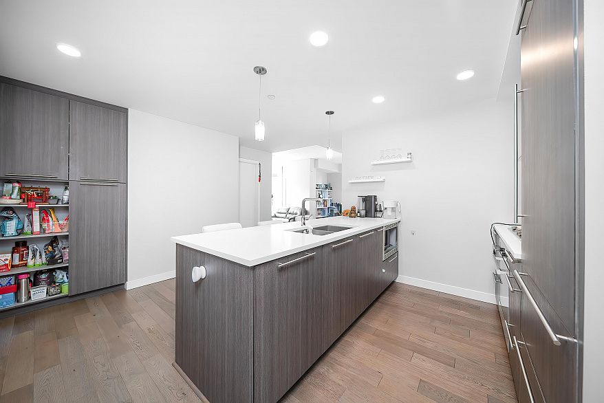 209 4963 Cambie Street