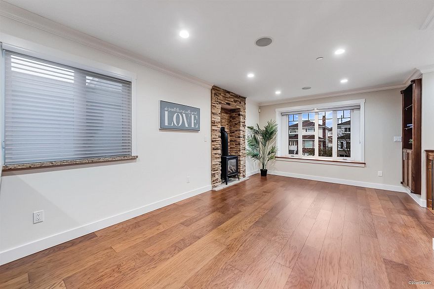 6167 Commercial Street