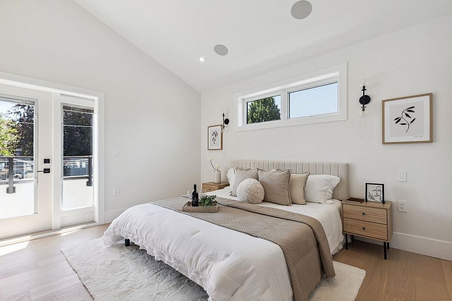 #2 2244 E 11th Avenue