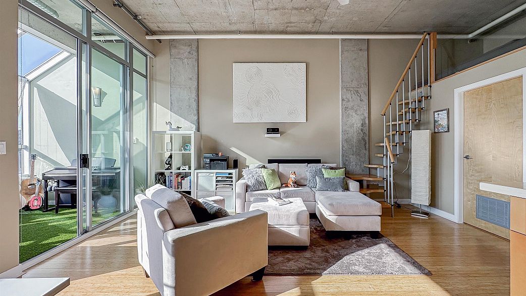 304 495 W 6th Avenue