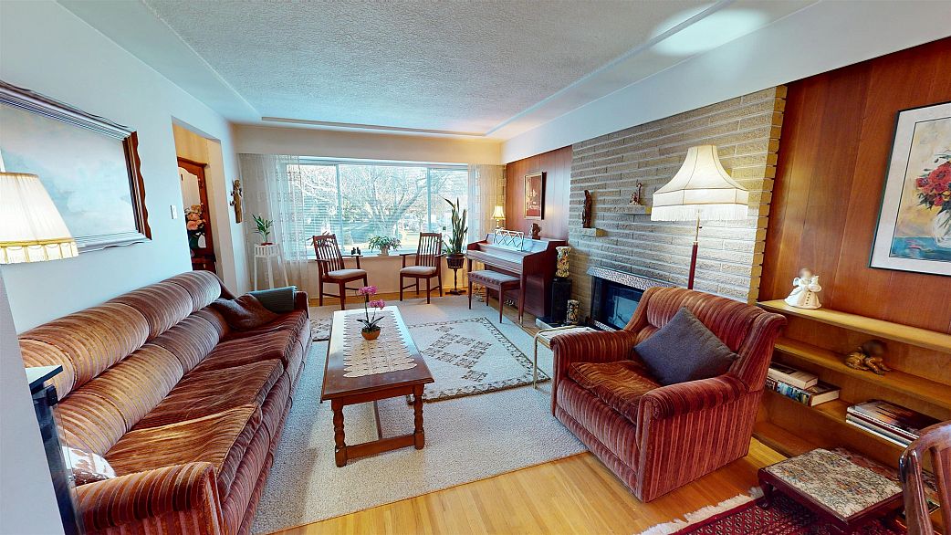 4793 Commercial Street