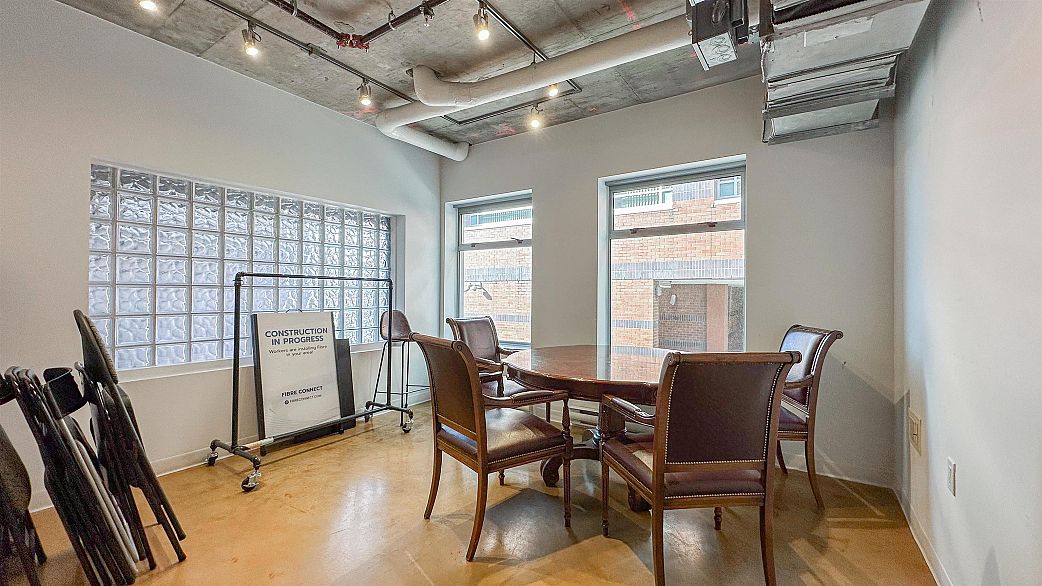 304 495 W 6th Avenue