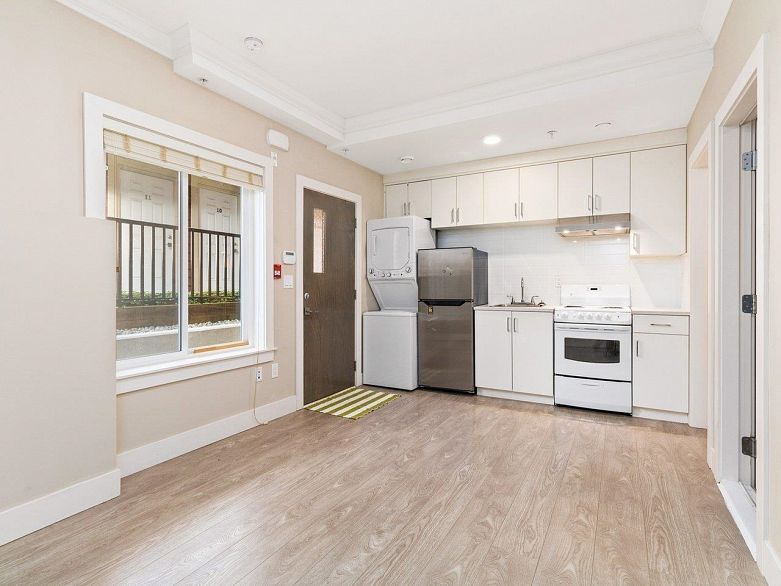 102 4577 Slocan Street