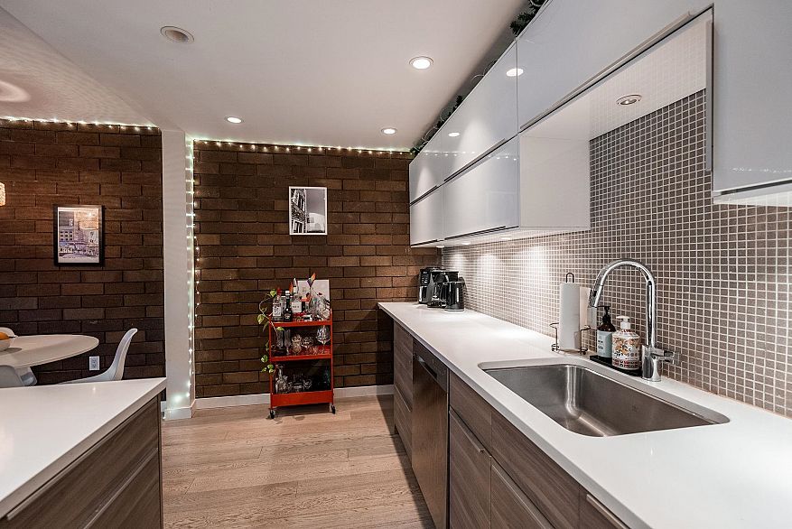 110 330 E 7th Avenue