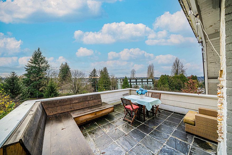 1989 W King Edward Avenue