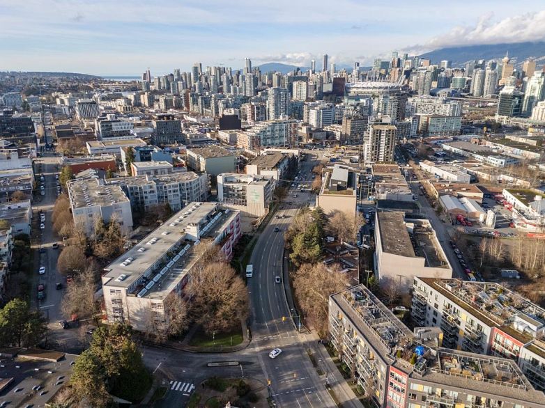 520 350 E 2nd Avenue