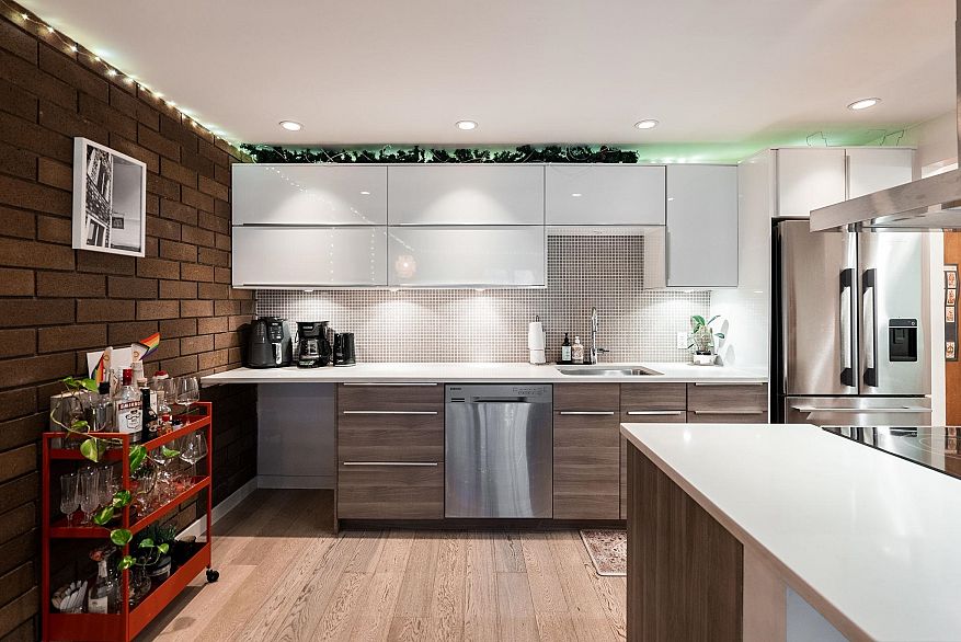 110 330 E 7th Avenue