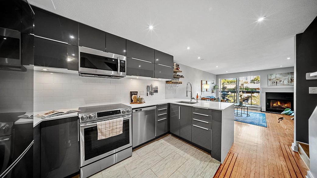 17 1345 W 4th Avenue