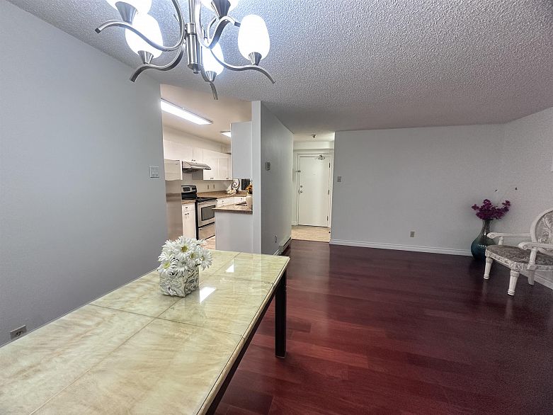 207 1080 Broughton Street